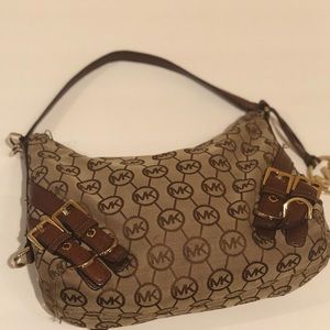 Small Michael Kors shoulder bag.